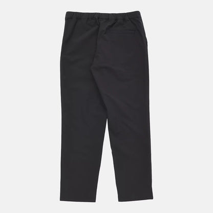 スリムテーパードパンツ