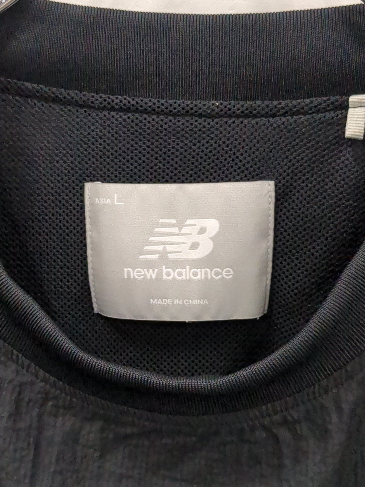 NB Grey ウーブン Tシャツ