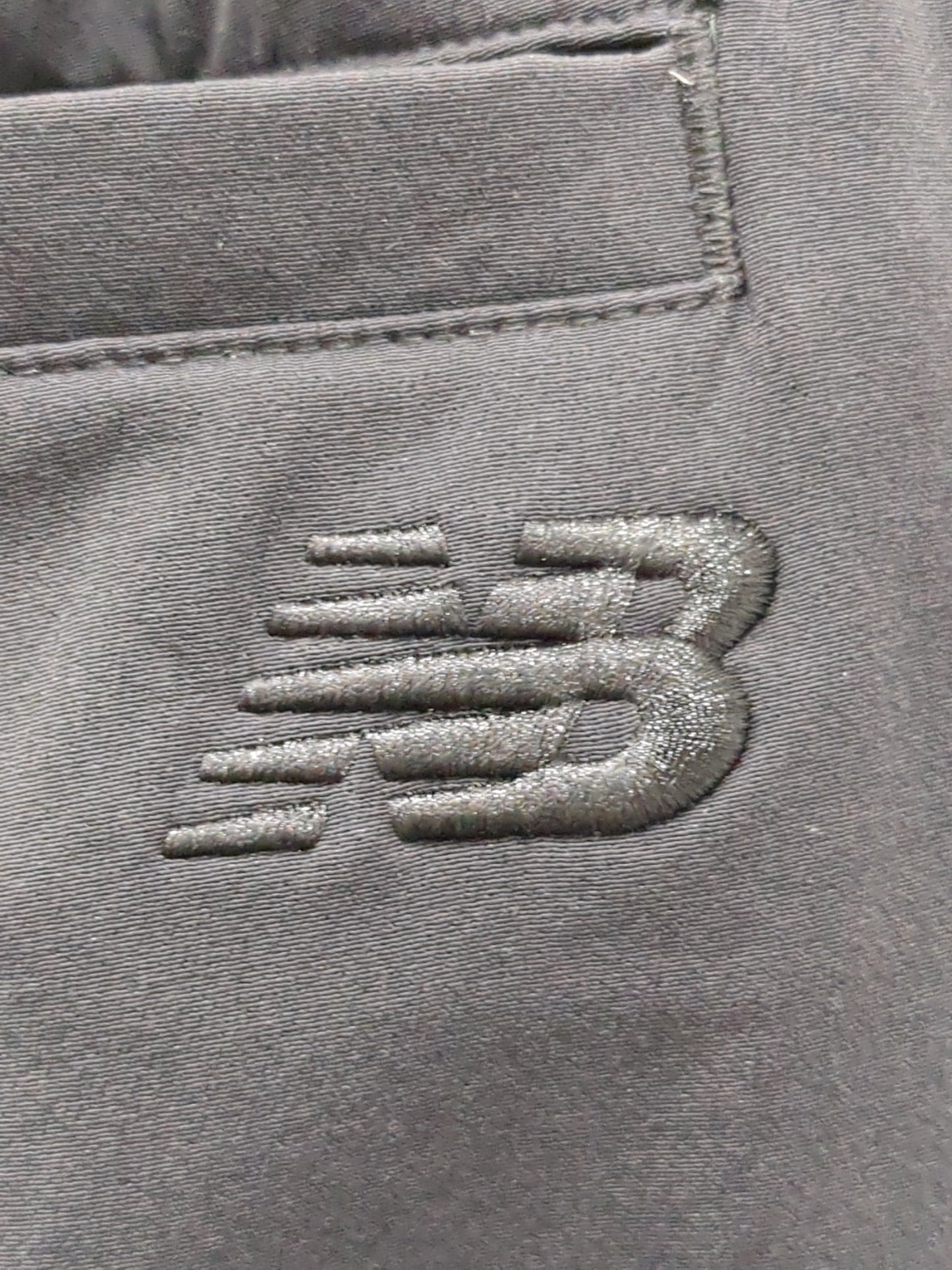 NB GREY テーパードパンツ