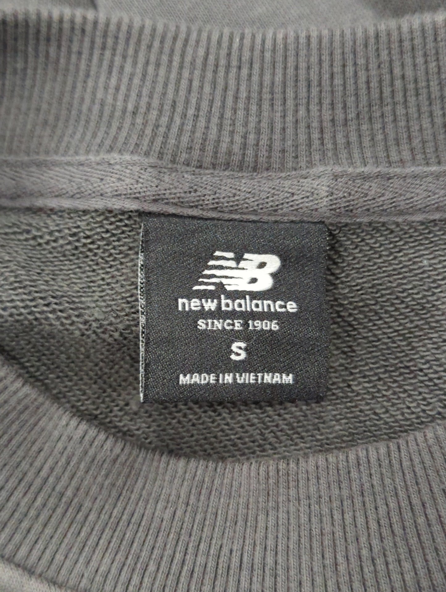 NB Essentials Varsity スウェットクルー
