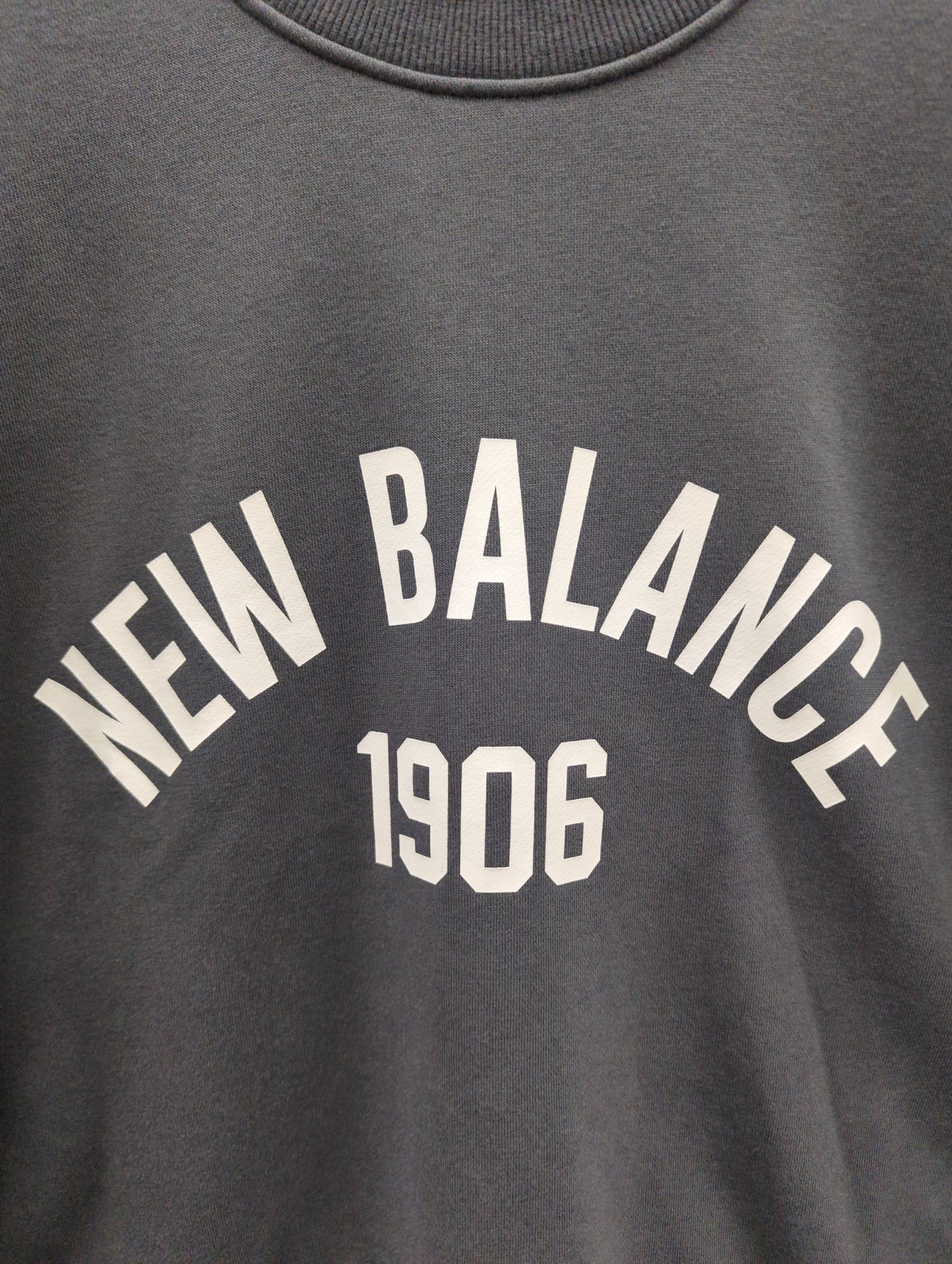 NB Essentials Varsity スウェットクルー