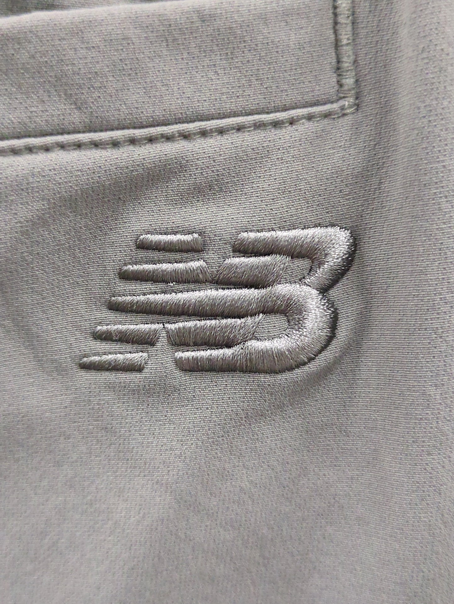 NB GREY テーパードパンツ