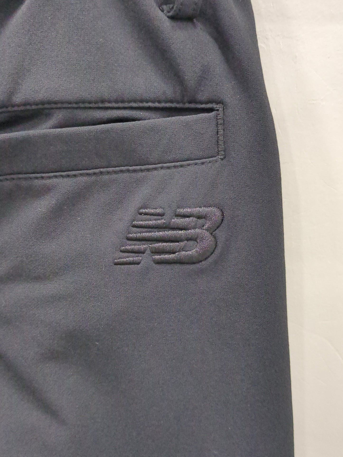 NB GREY テーパードパンツ