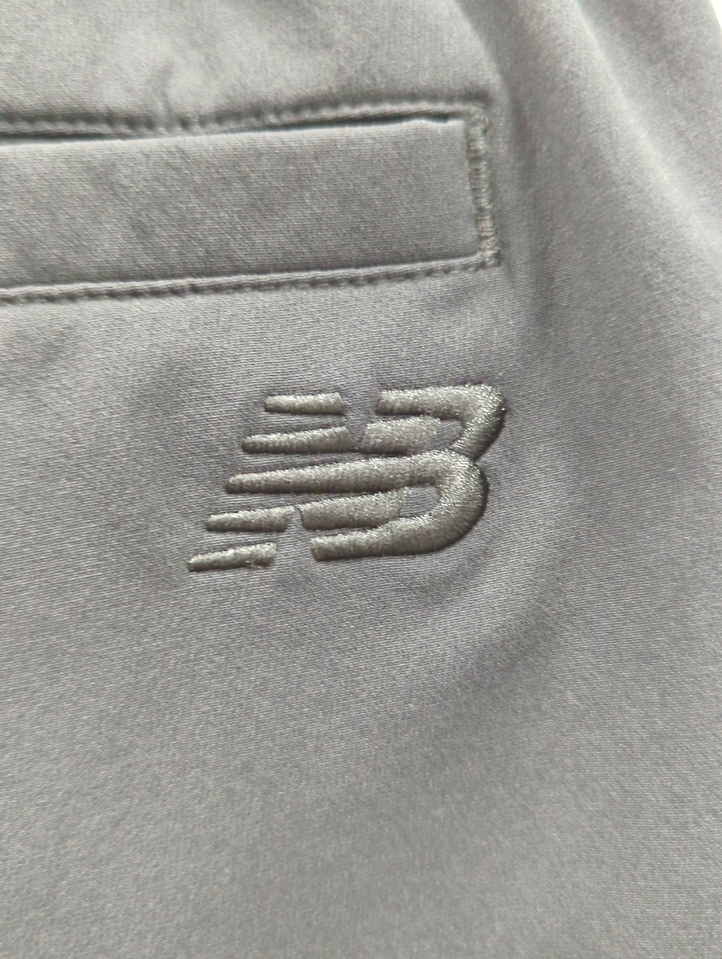 NB GREY テーパードパンツ
