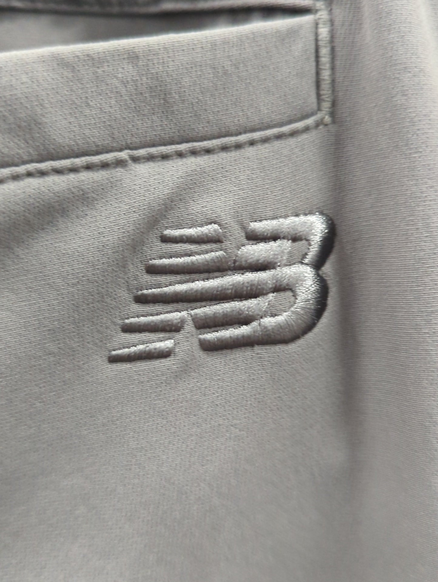 NB GREY テーパードパンツ