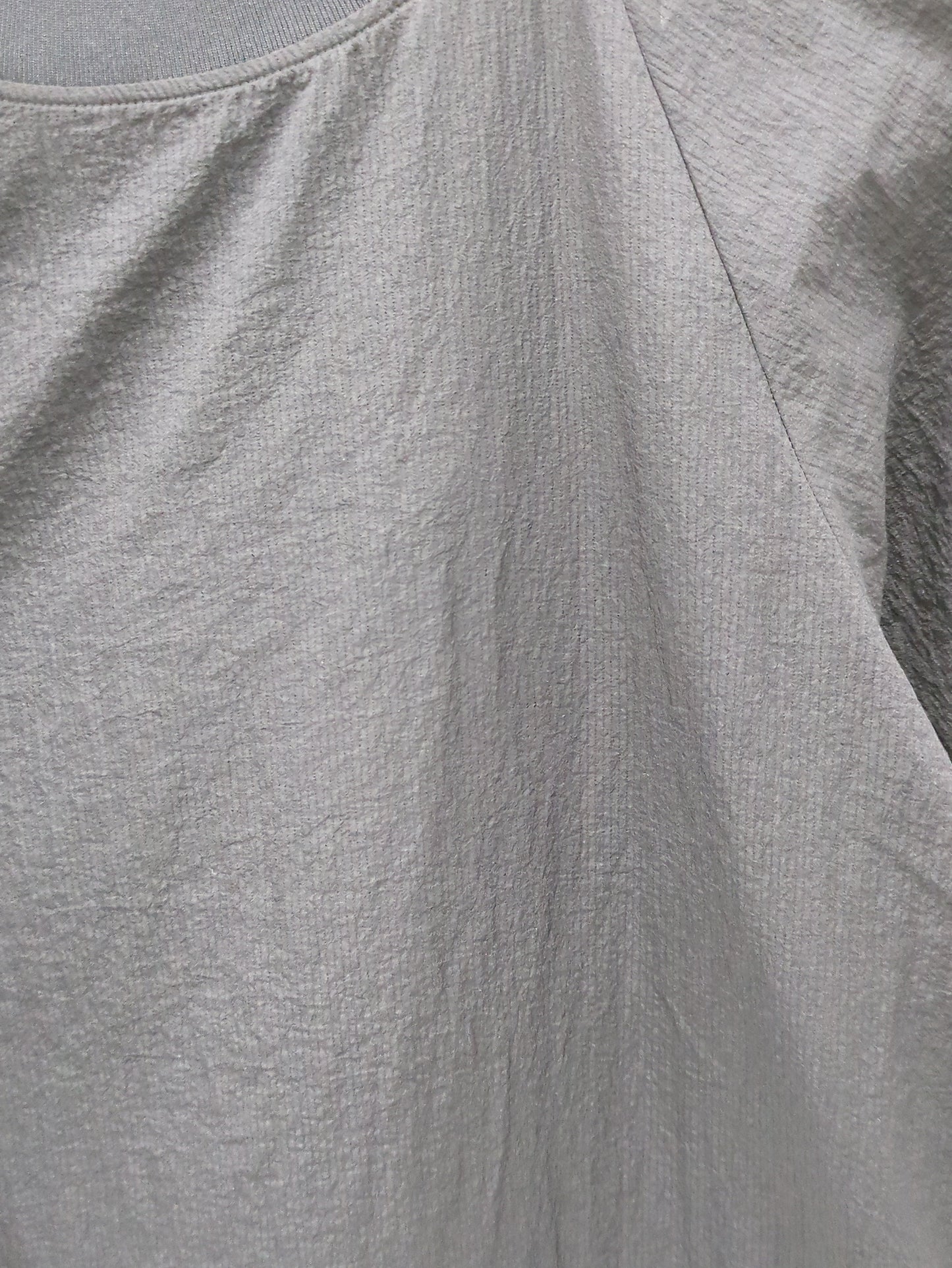 NB Grey ウーブン Tシャツ