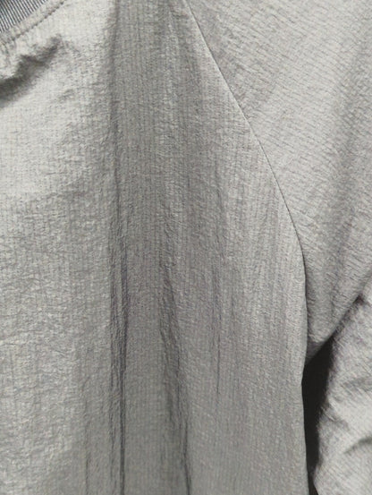 NB Grey ウーブン Tシャツ
