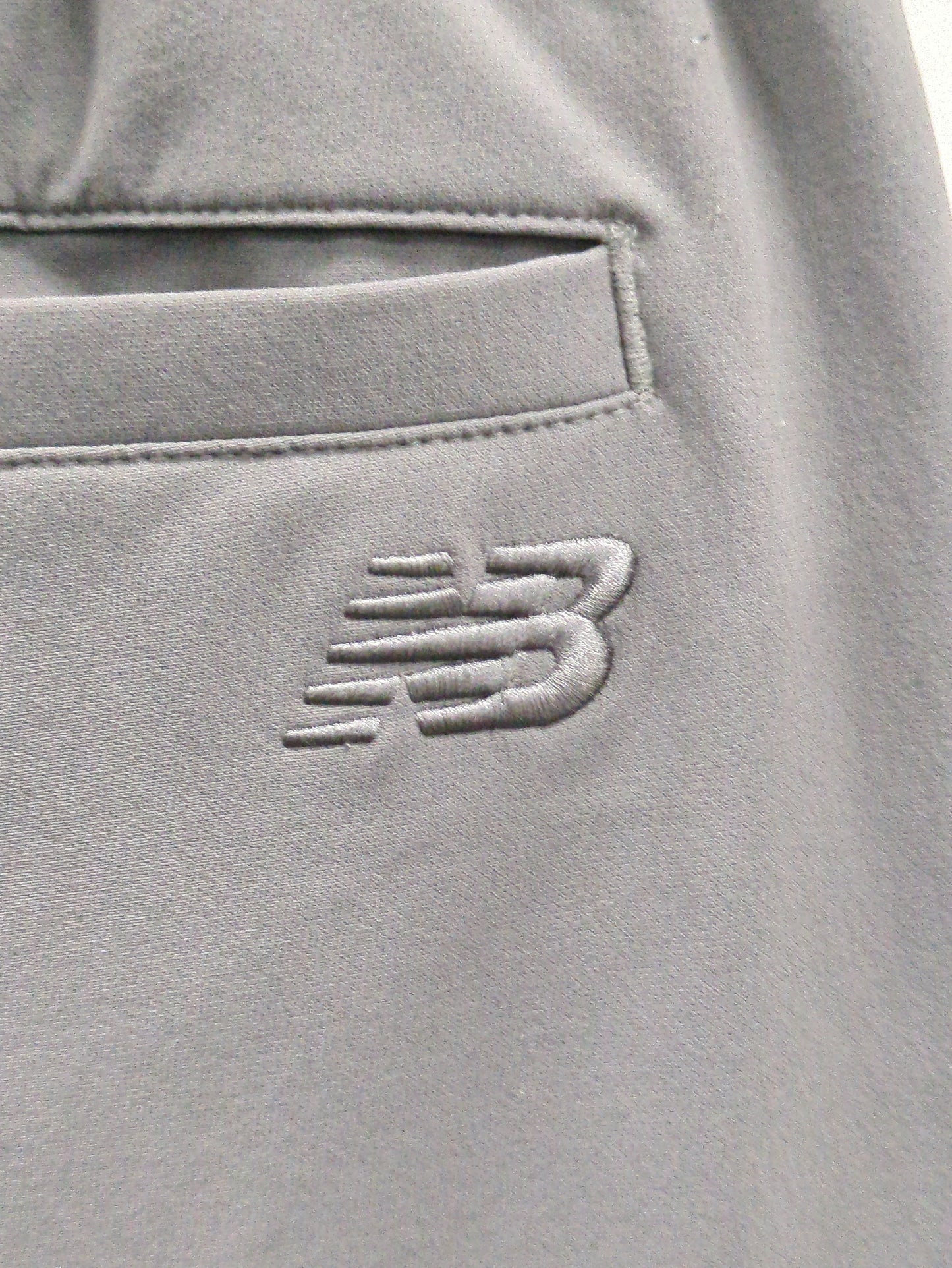 NB GREY テーパードパンツ