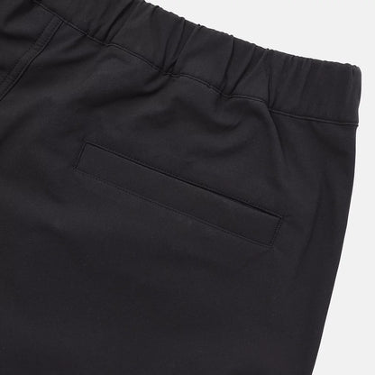 スリムテーパードパンツ