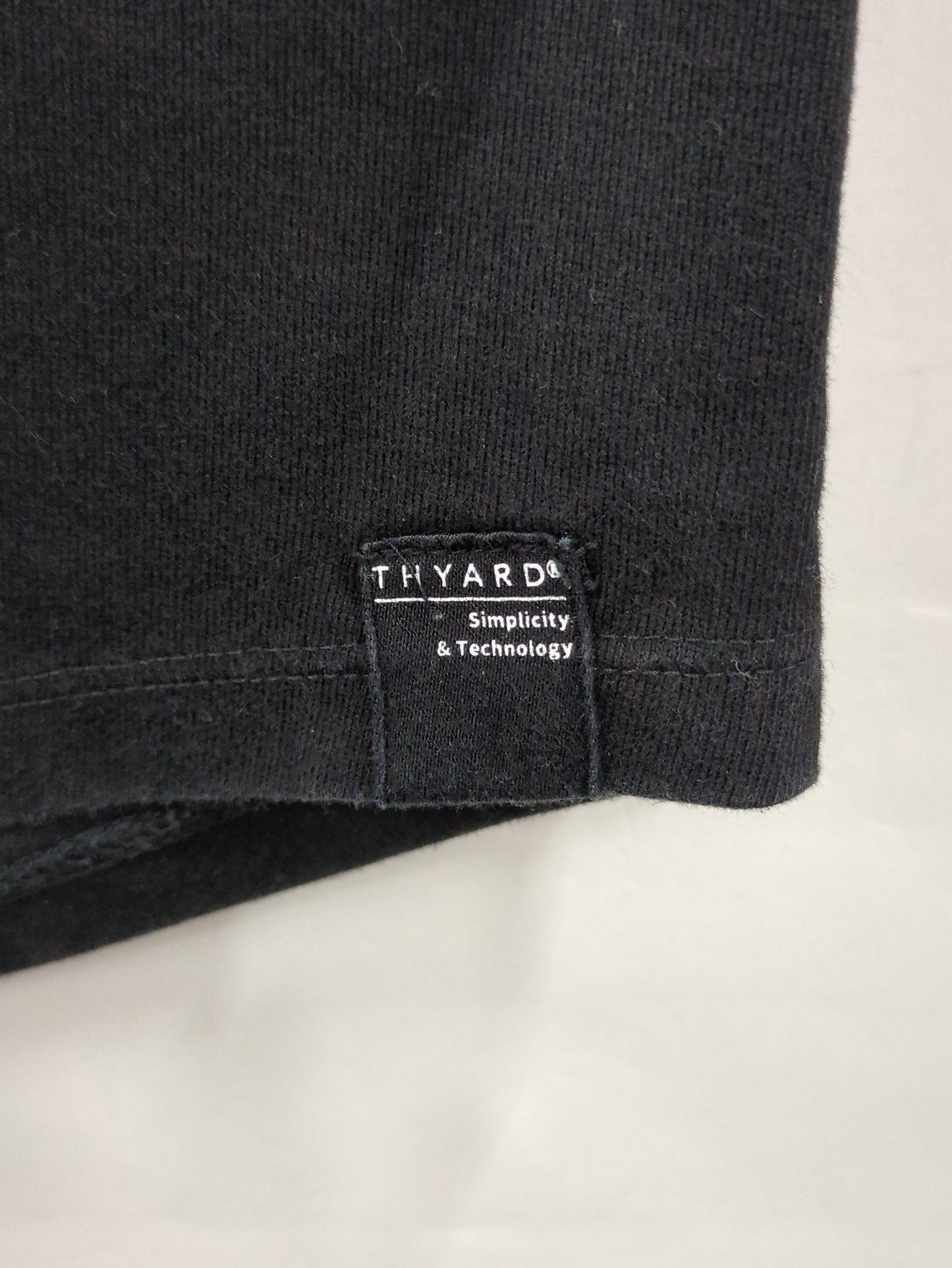 【SHIPS別注】THYARD: ラウンドテール クルーネック プルオーバー Tシャツ