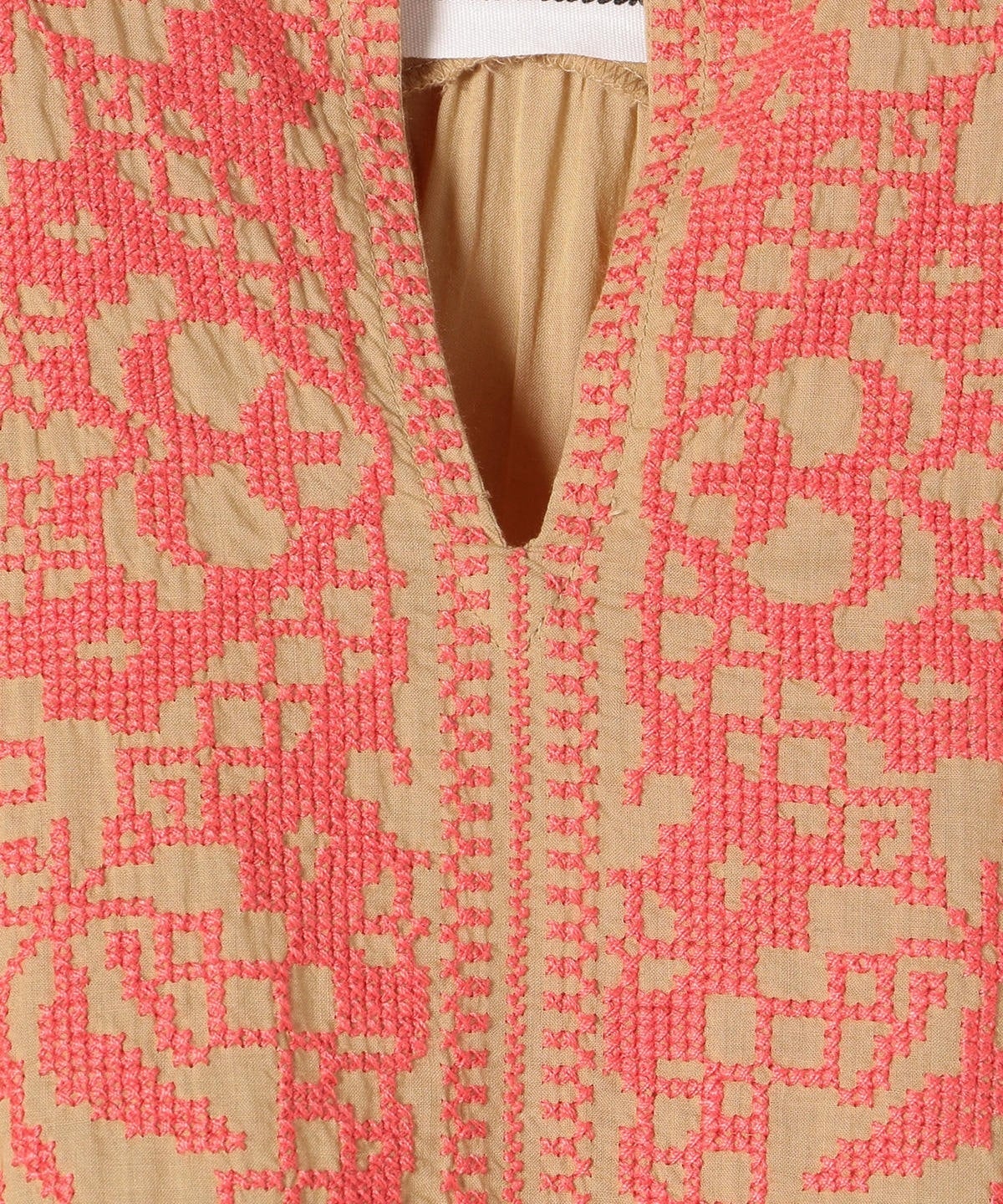 SARA MALLIKA:刺繍ギャザーワンピース