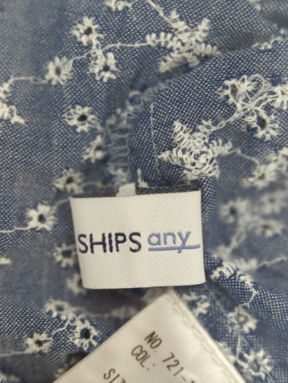SHIPS any:〈洗濯機可能〉エンブロイダリー シャンブレー スタンドカラー ブラウス