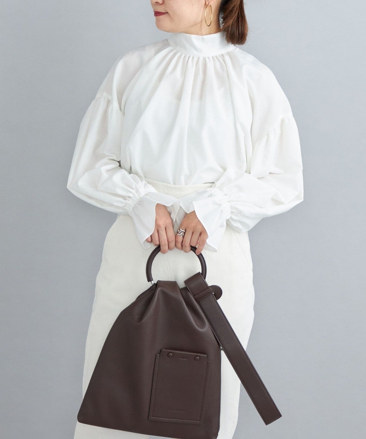 〈手洗い可能〉ハイネックリボンブラウス