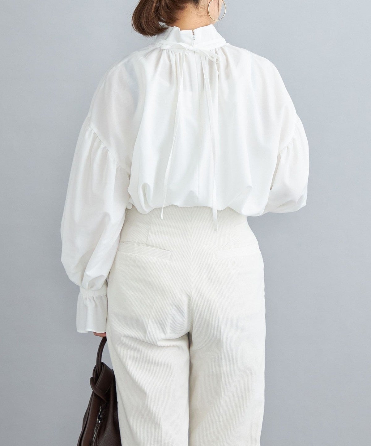 〈手洗い可能〉ハイネックリボンブラウス