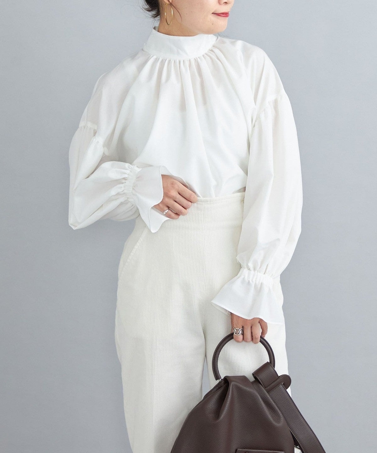 〈手洗い可能〉ハイネックリボンブラウス