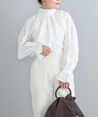 〈手洗い可能〉ハイネックリボンブラウス
