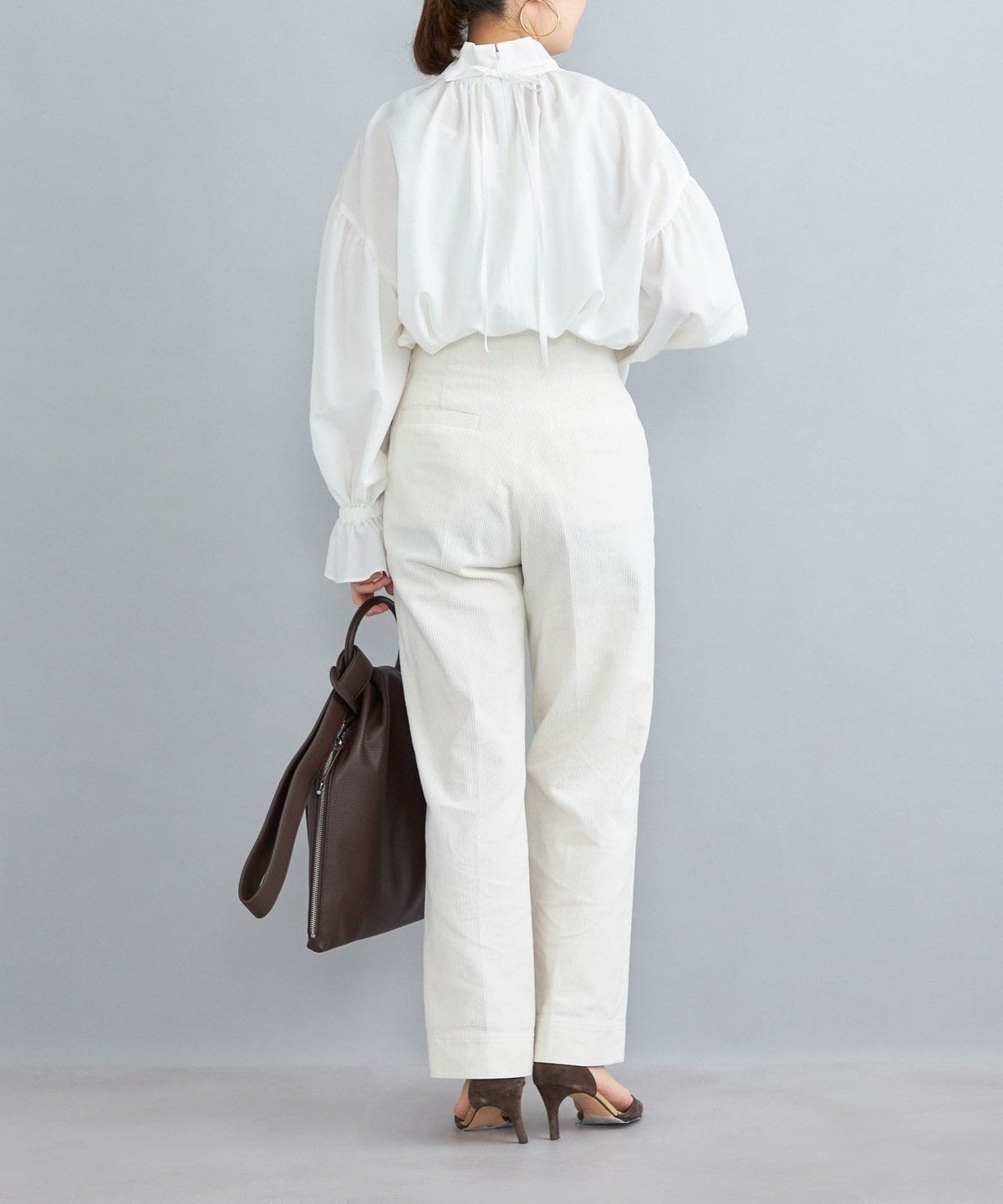 〈手洗い可能〉ハイネックリボンブラウス