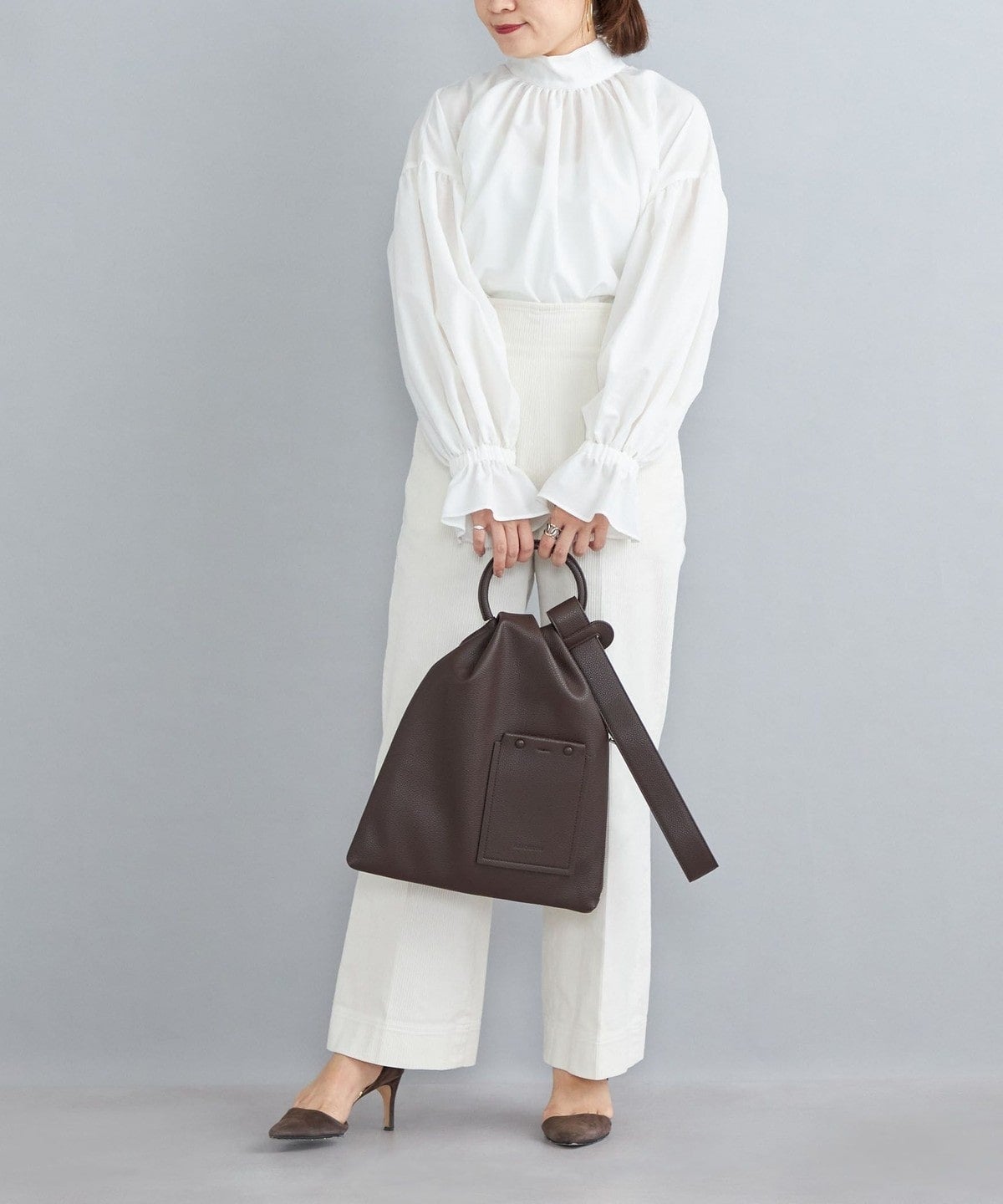 〈手洗い可能〉ハイネックリボンブラウス