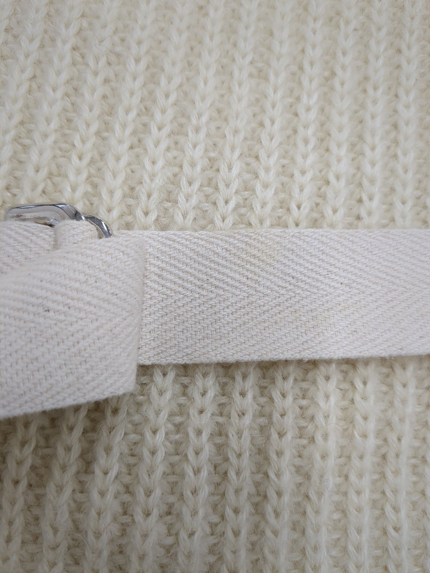 UHR:BACK OPEN HIGHNECK KNIT