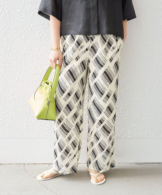 〈手洗い可能〉Deveaux モノトーン プリント パンツ