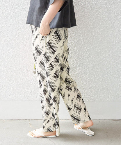 〈手洗い可能〉Deveaux モノトーン プリント パンツ