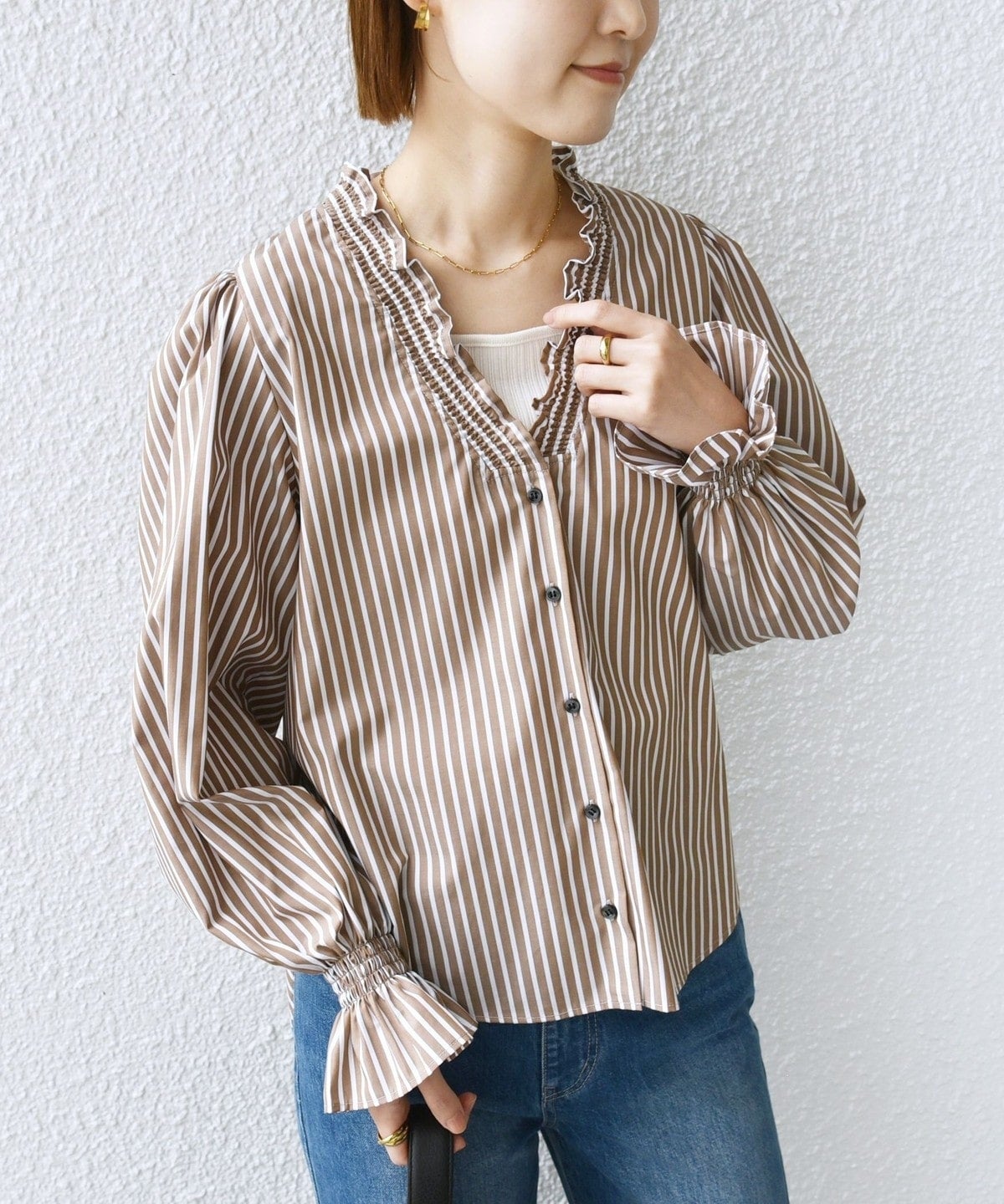 【WEB限定】〈手洗い可能〉 シャーリング Vネック 長袖 ブラウス