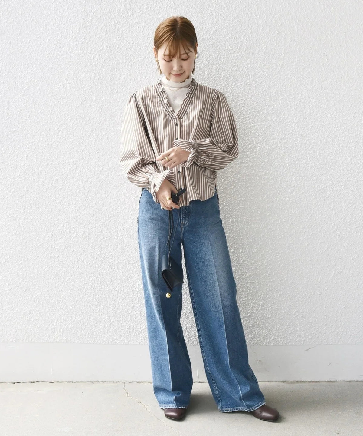 【WEB限定】〈手洗い可能〉 シャーリング Vネック 長袖 ブラウス