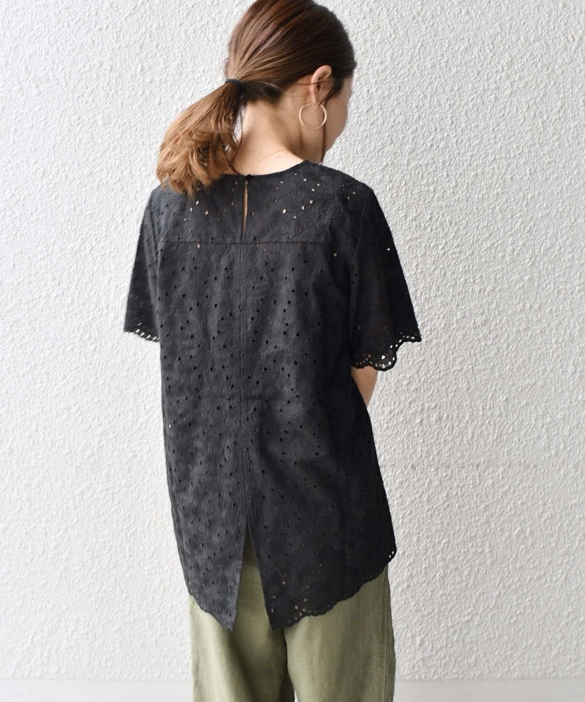 liflattie ships:レースバックスリットブラウス