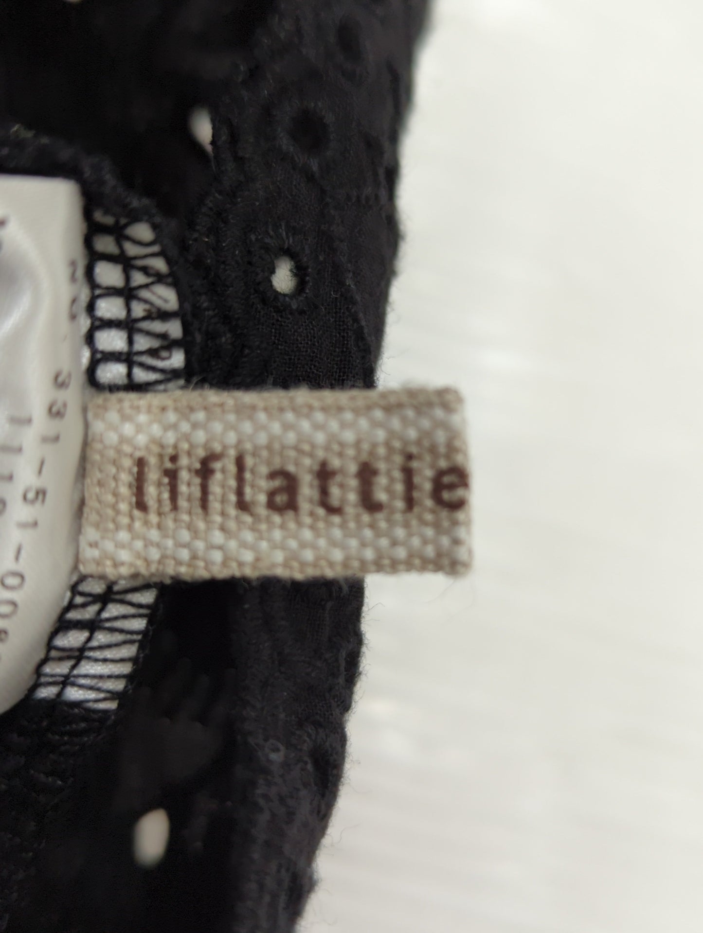 liflattie ships:レースバックスリットブラウス