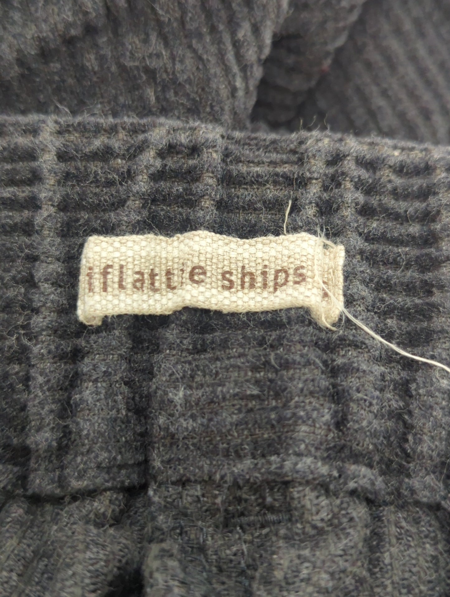 liflattie ships:コーデュロイストレートパンツ