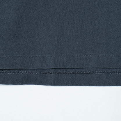 【SHIPS any別注】Collegiate Pacific:〈洗濯機可能〉V ガゼット プリント Tシャツ 24SS