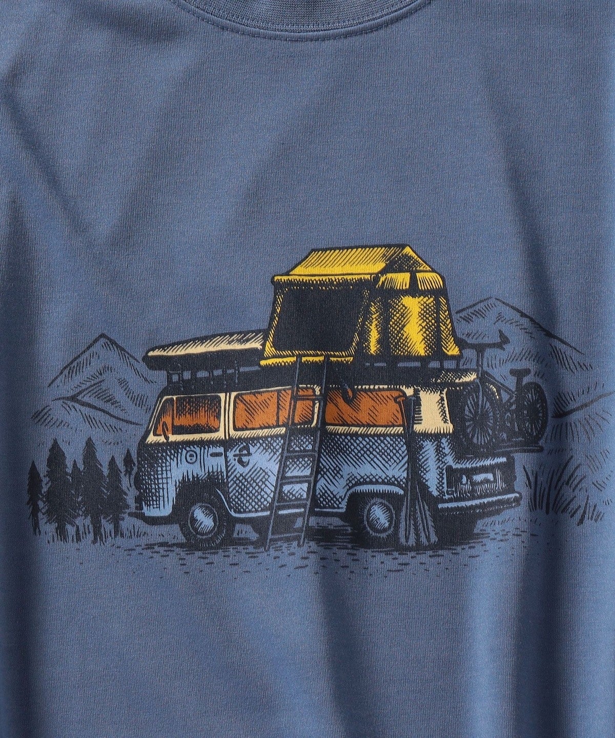 【SHIPS別注】UNITED BY BLUE: CAMPING CAR プリント Tシャツ