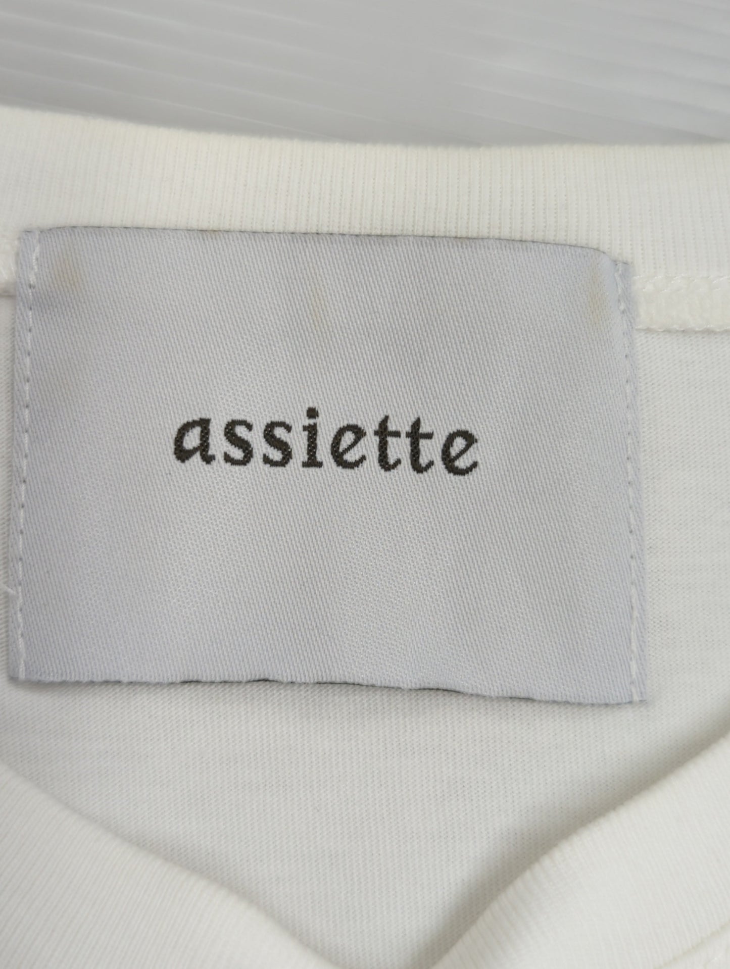 assiette:サイドスリットプルオーバー
