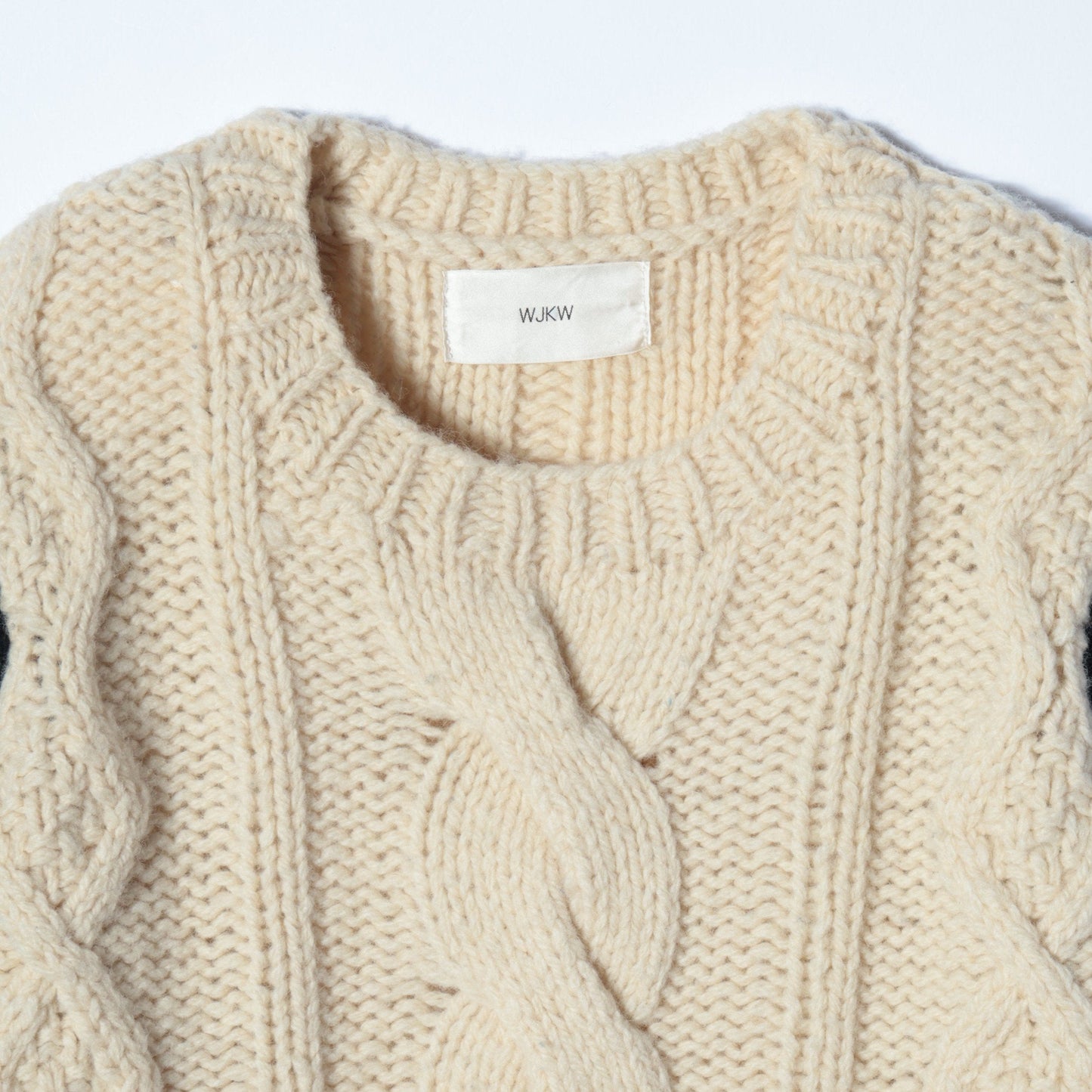 WJKW:HAND KNITTED OP