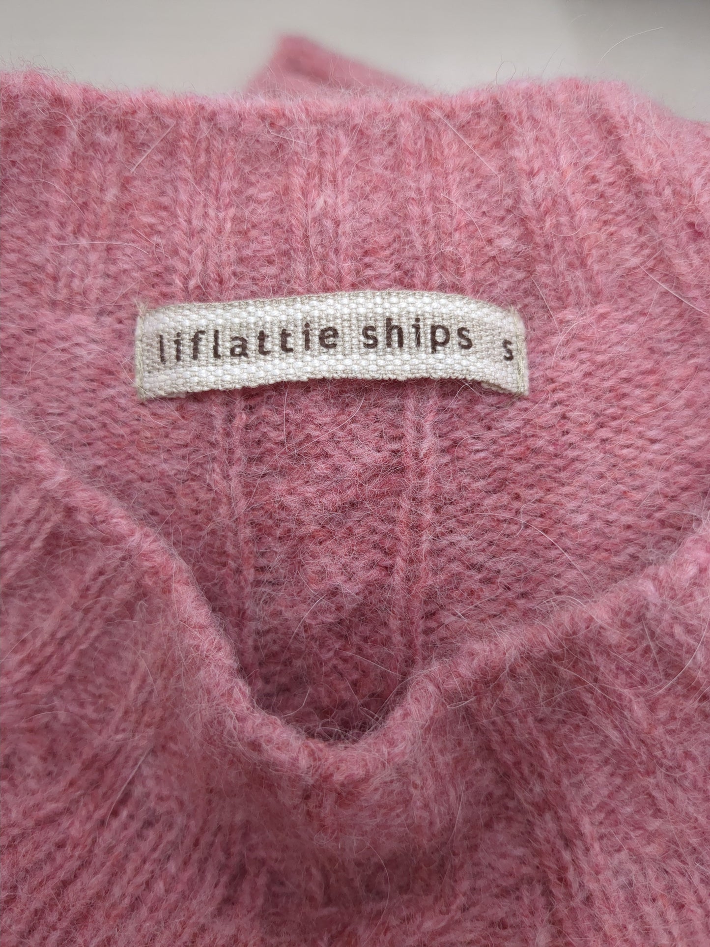 liflattie ships:ケーブルハイゲージクルーネックニット