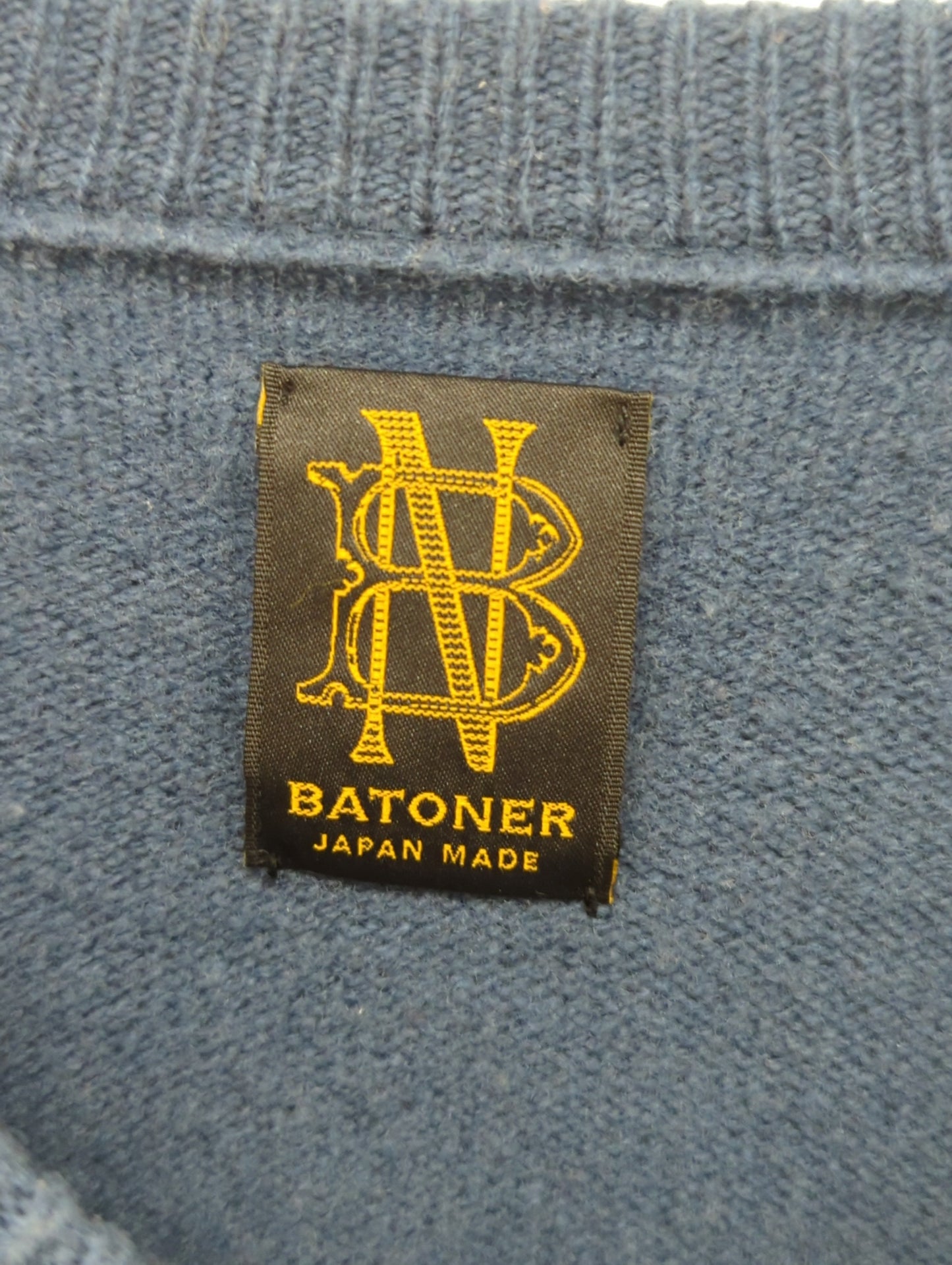 BATONER: FLEECE WOOL V-NECK KNIT