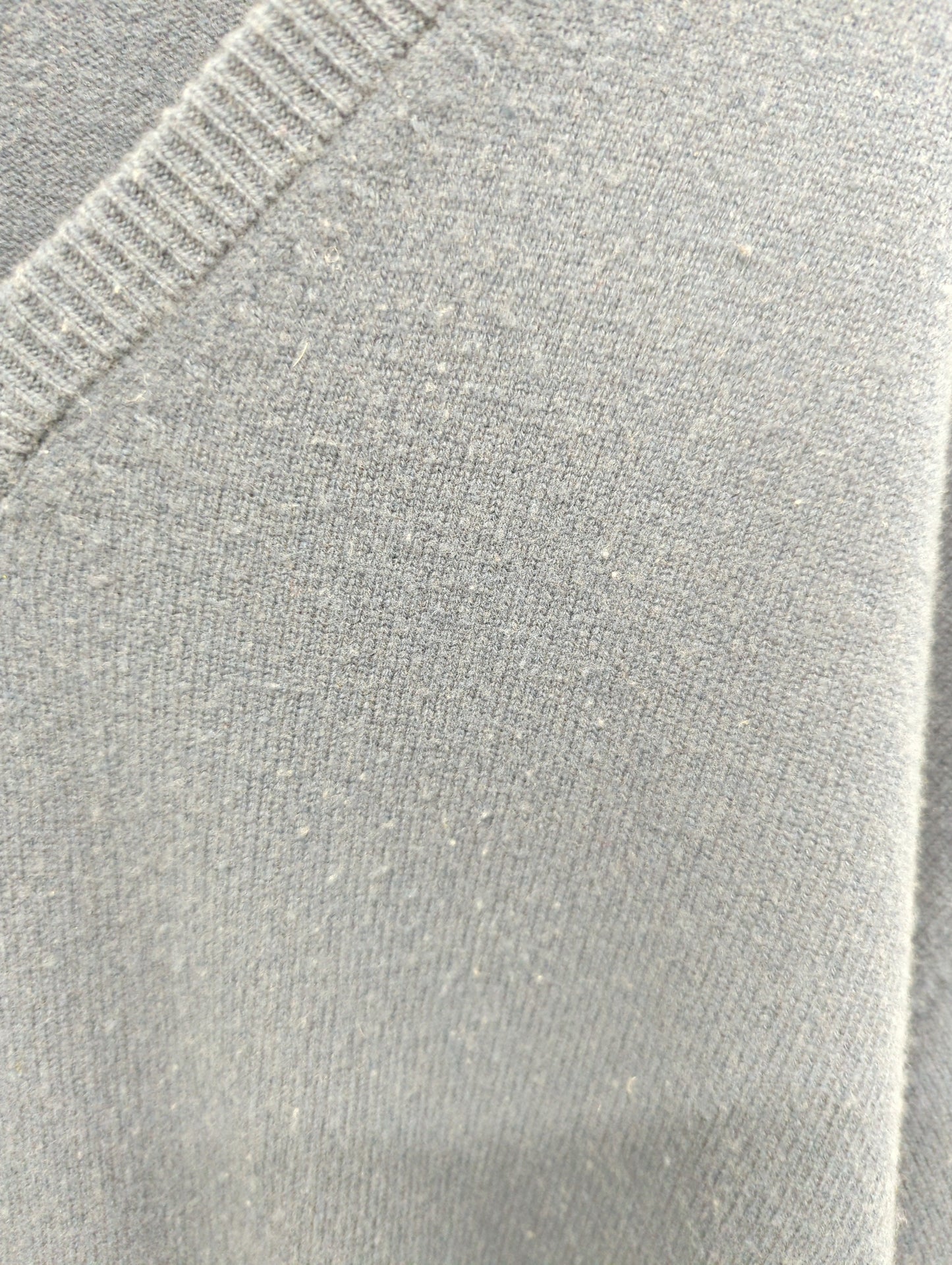 BATONER: FLEECE WOOL V-NECK KNIT