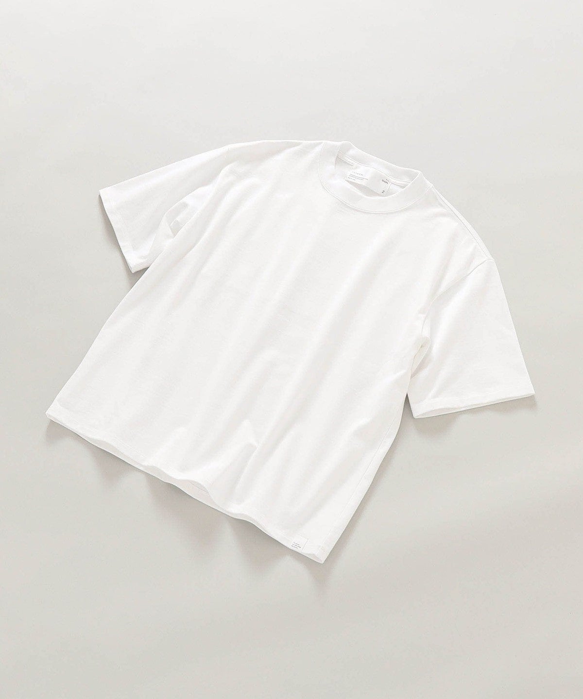 【SHIPS別注】THYARD: リラックス スクエア クルーネック Tシャツ