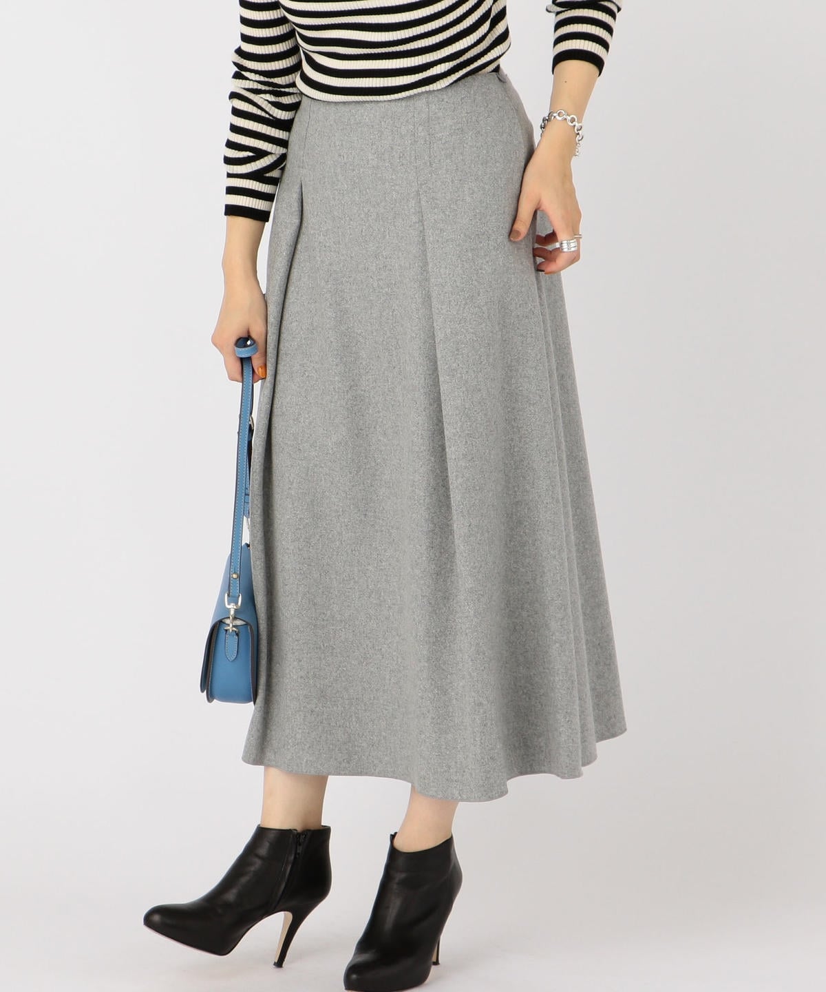 PrimaryNavyLabel:バックベルトフレアスカート
