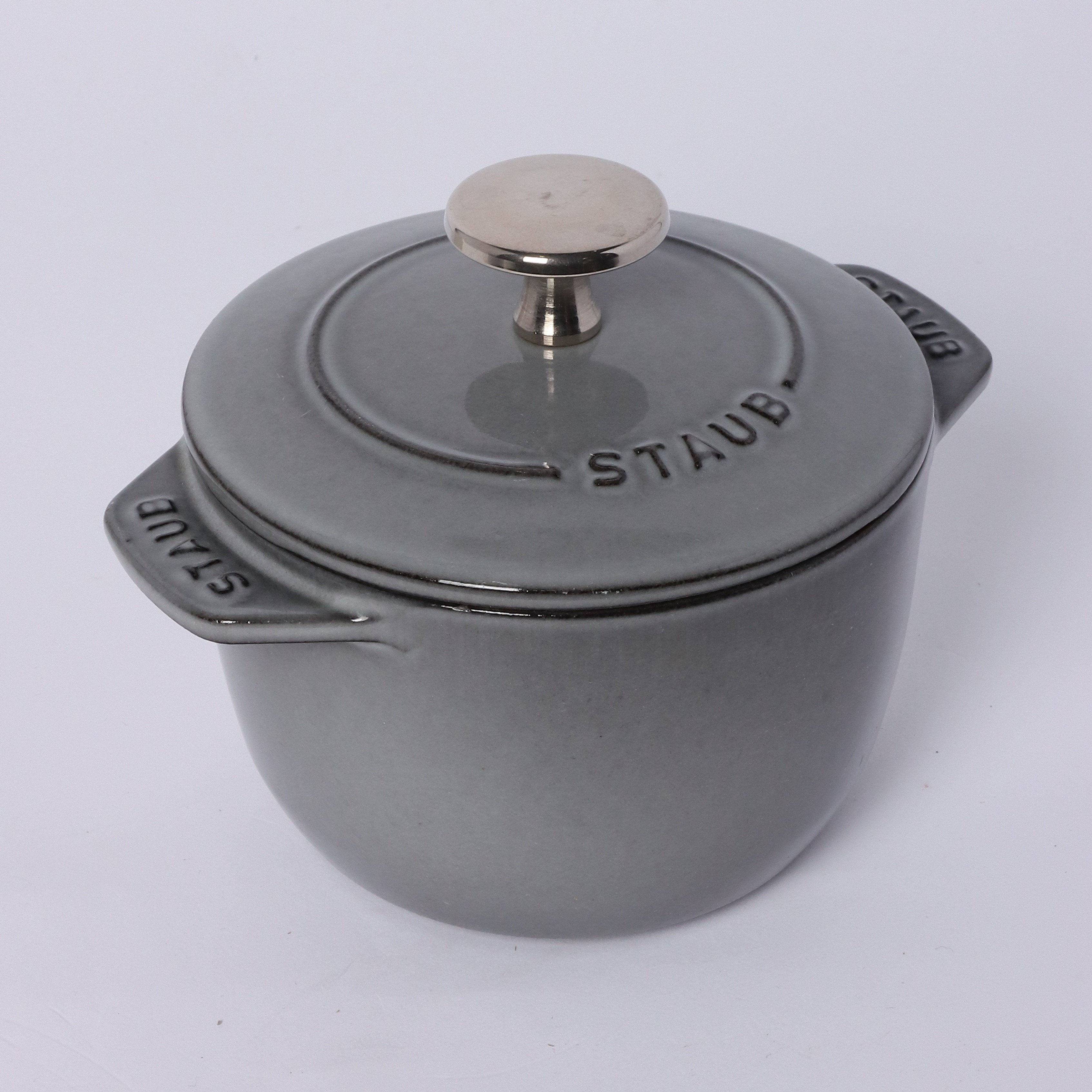 STAUB | ピコ・ココット ラウンド 22cm ボルドー | 鋳物ホーロー – ReLIKE