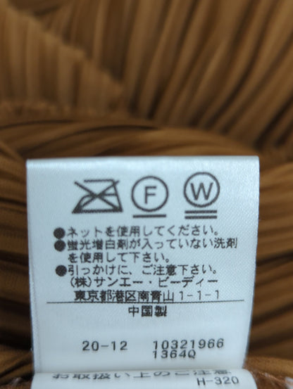 プリーツパンツ