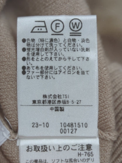 ボリュームフェイクファースリーブニット