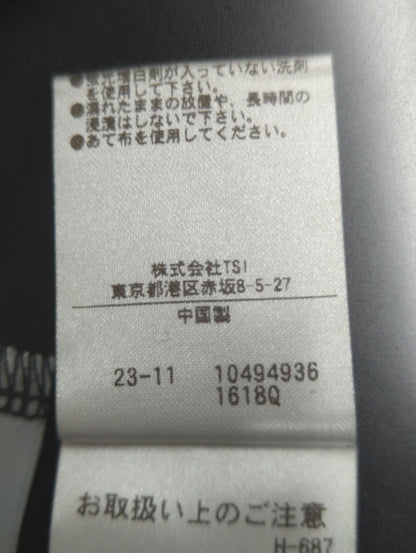 ロゴシシュウシアートップス