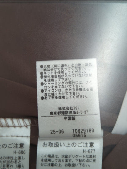 ペプラムシャーリングブラウス