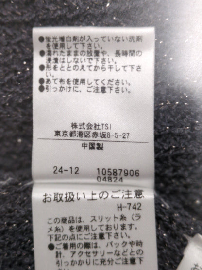 【Oggi掲載】Vネックレイヤードデザインニット