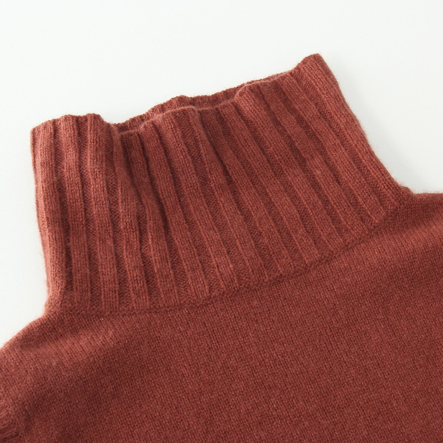 SLEEVELESS TURTLENECK KNIT