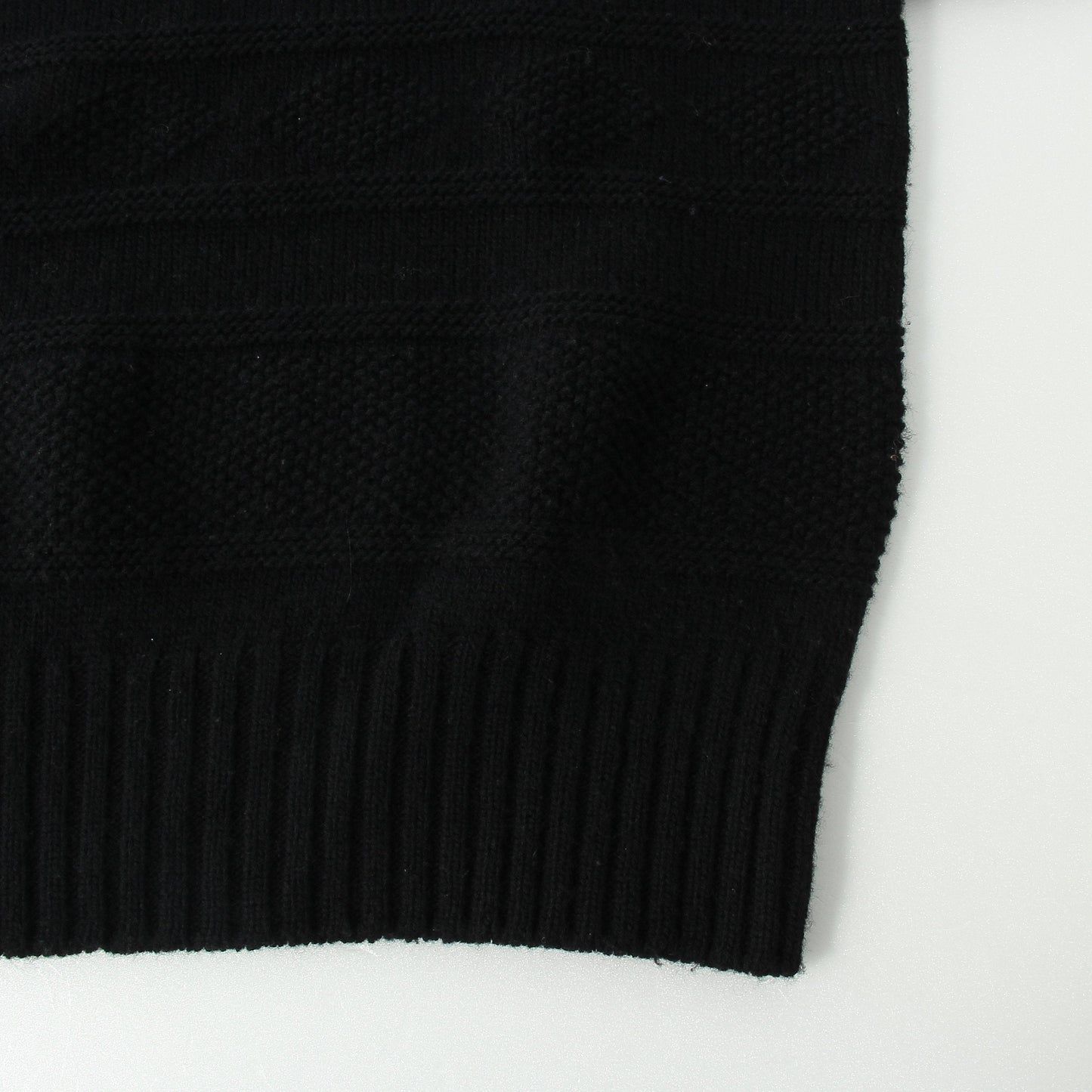 LIGHTWEIGHT WOOL KNIT