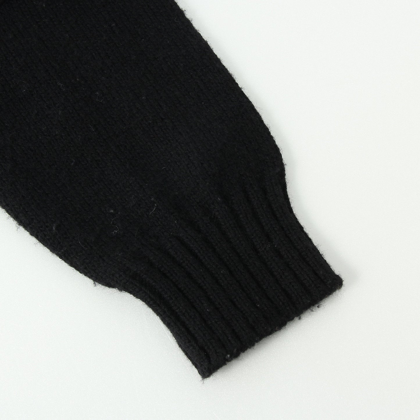 LIGHTWEIGHT WOOL KNIT