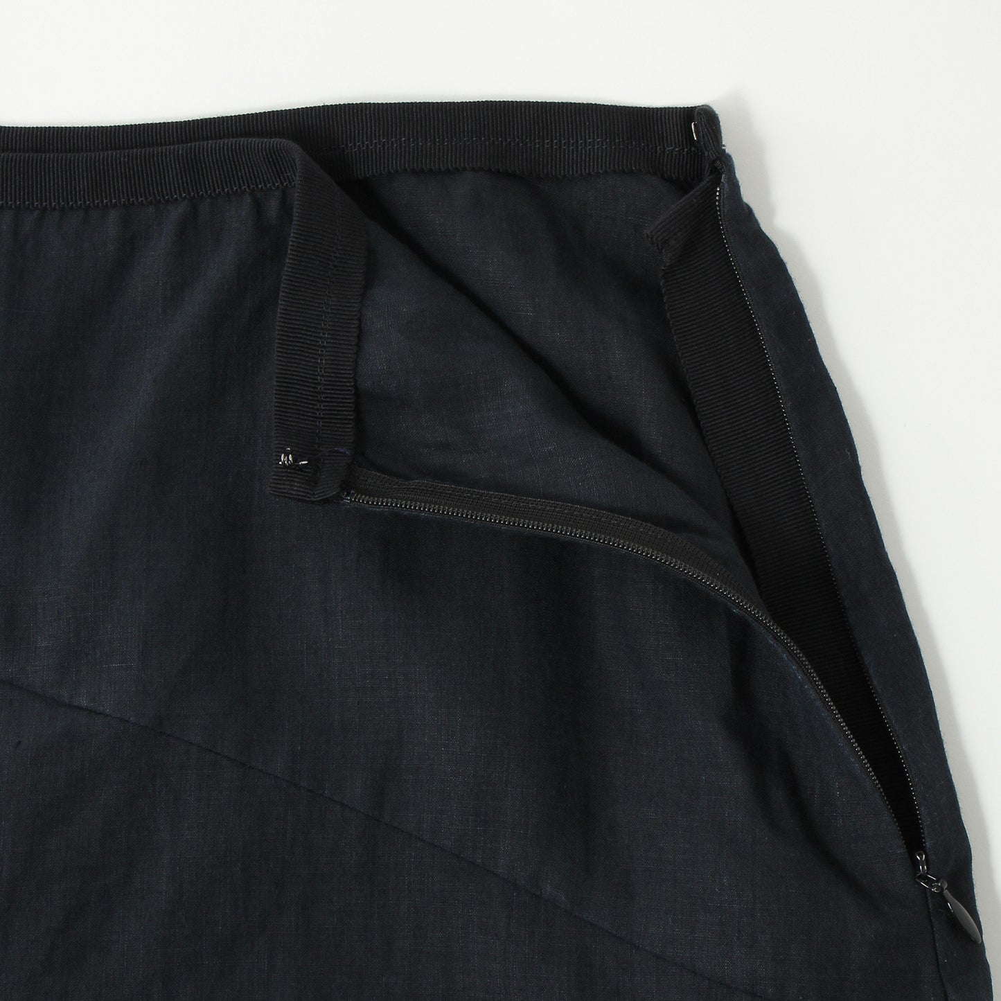 DENSE FINE LINEN SKIRT