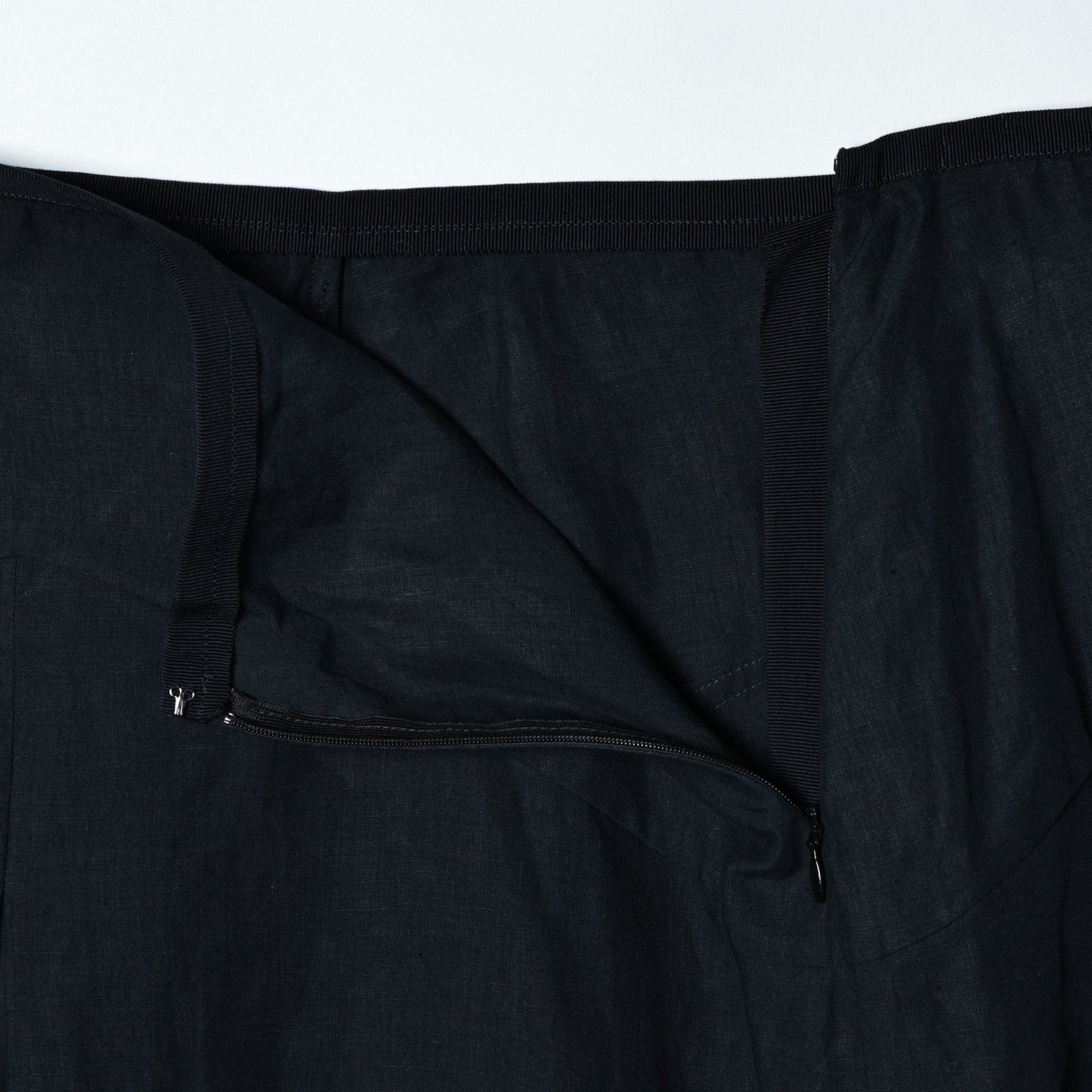 DENSE FINE LINEN SKIRT
